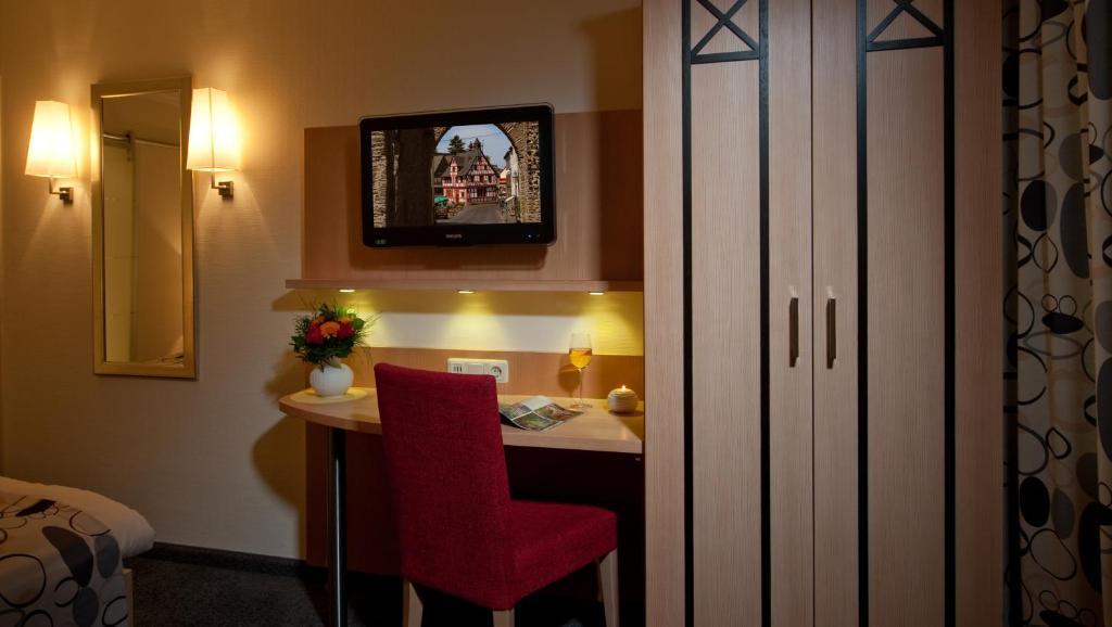 Hotel Restaurant Pollmanns Ernst Ruang foto